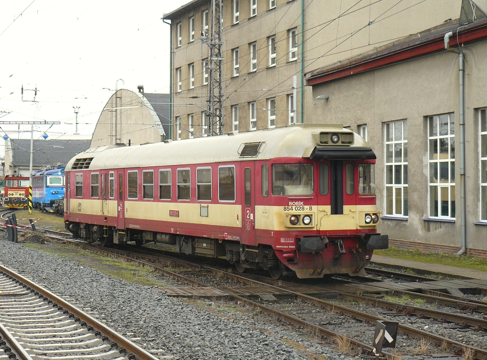 854 028-8