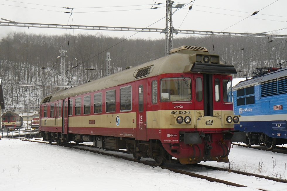 854 032-0