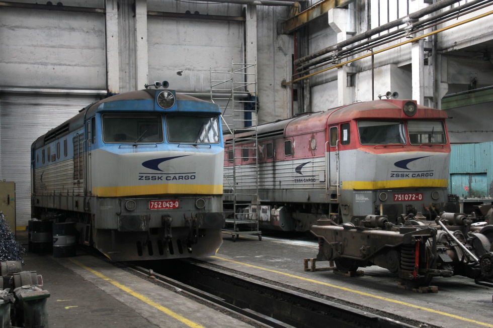 752 043-0