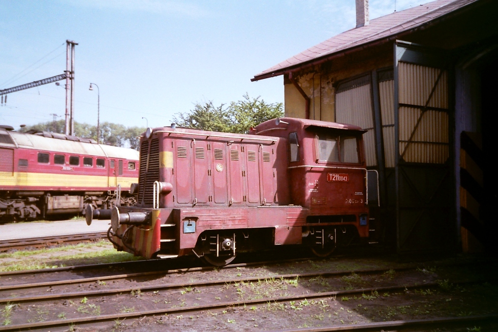 700 043-3