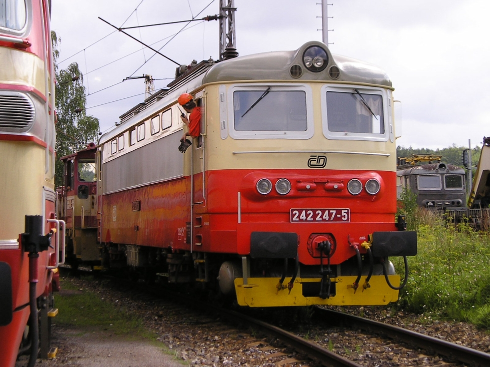 242 247-5
