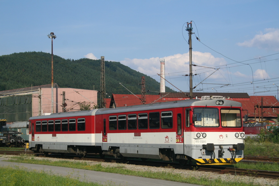 813 032-4