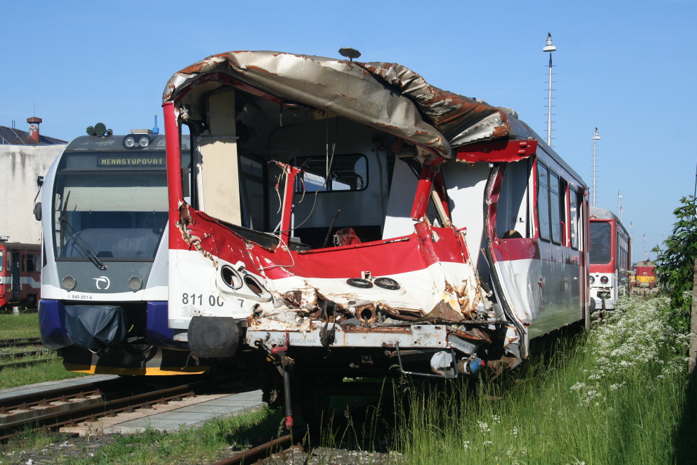 811 003-7
