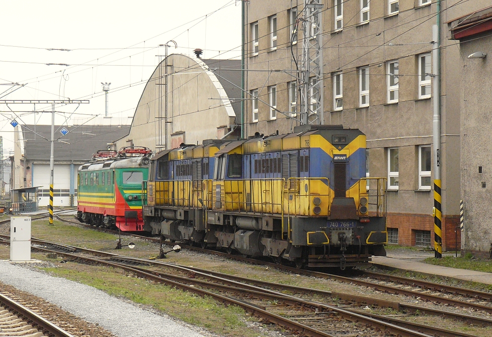 740 766-1