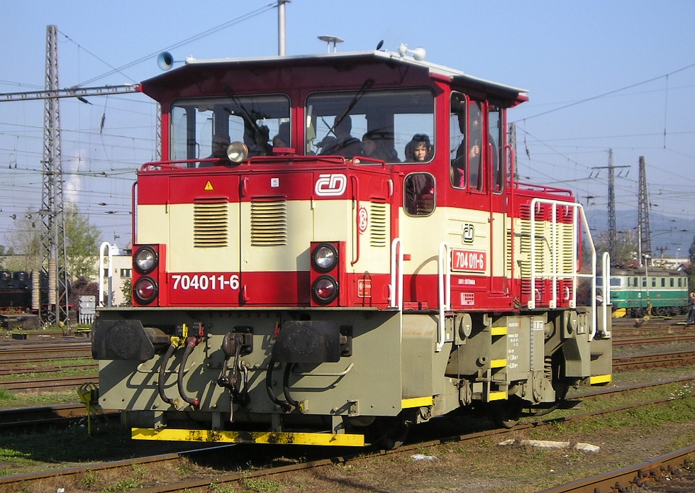 704 011-6