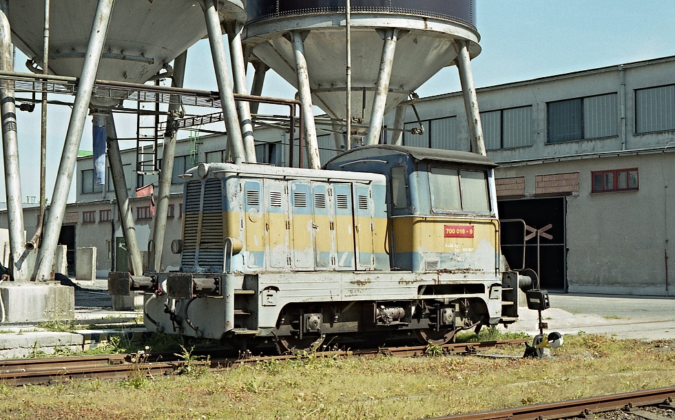 700 016-9
