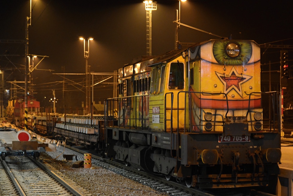 740 705-9