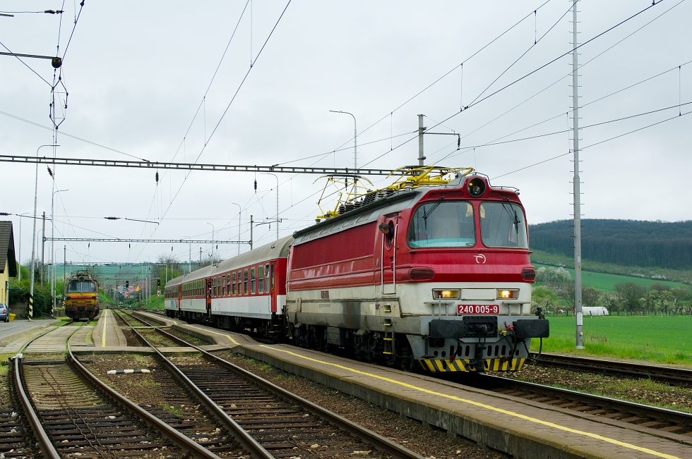 240 005-9