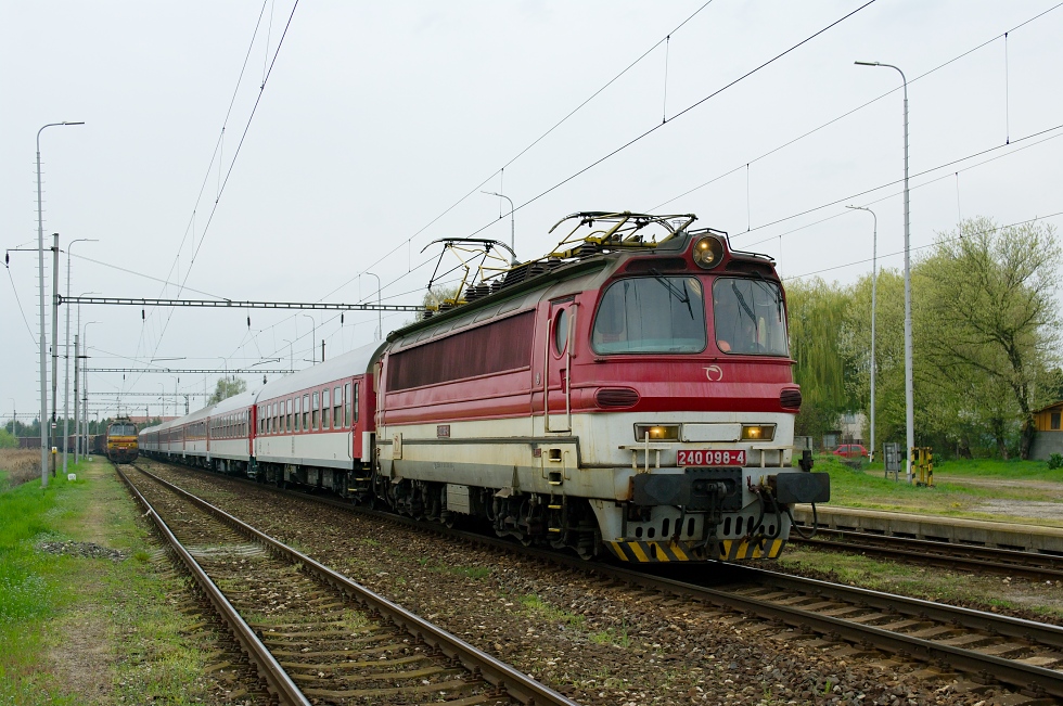 240 098-4