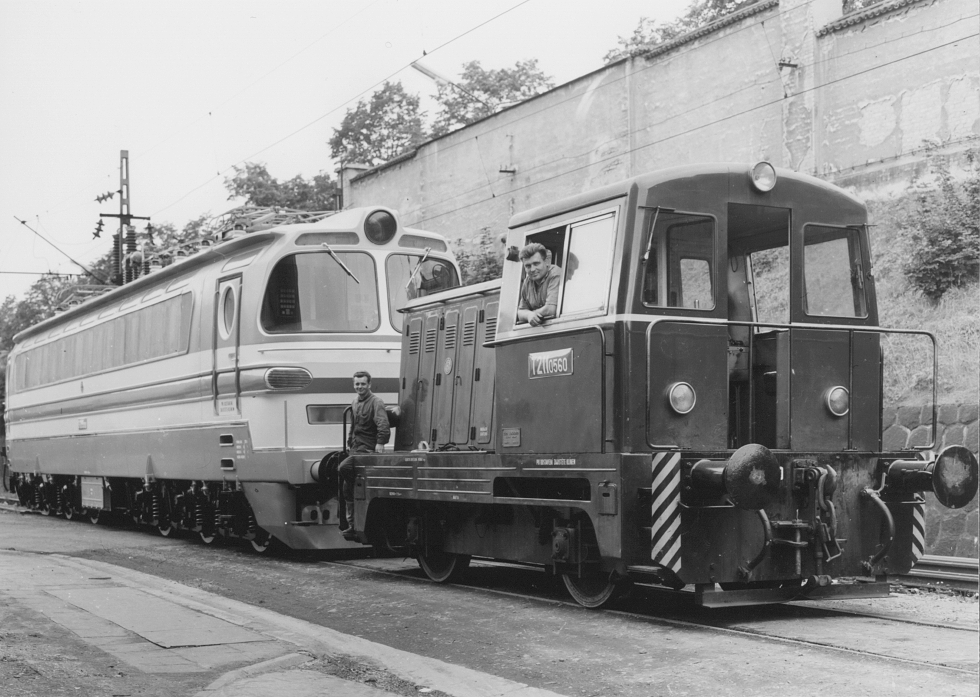 T211.0560