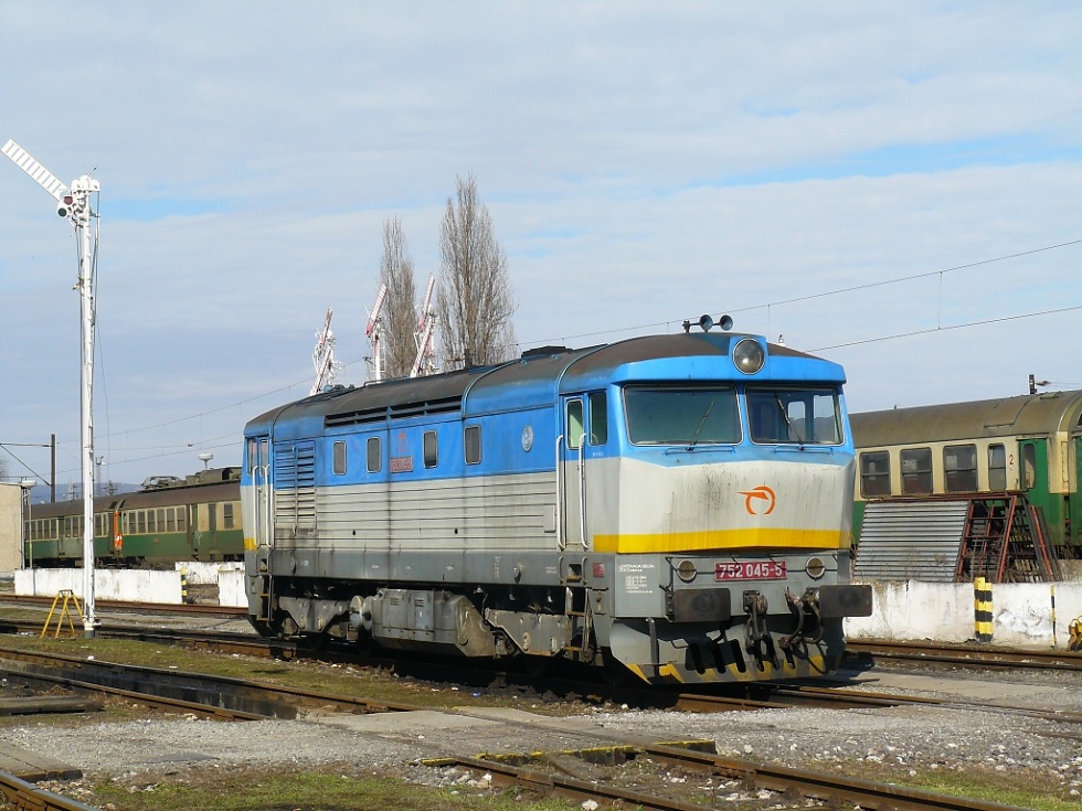752 045-5