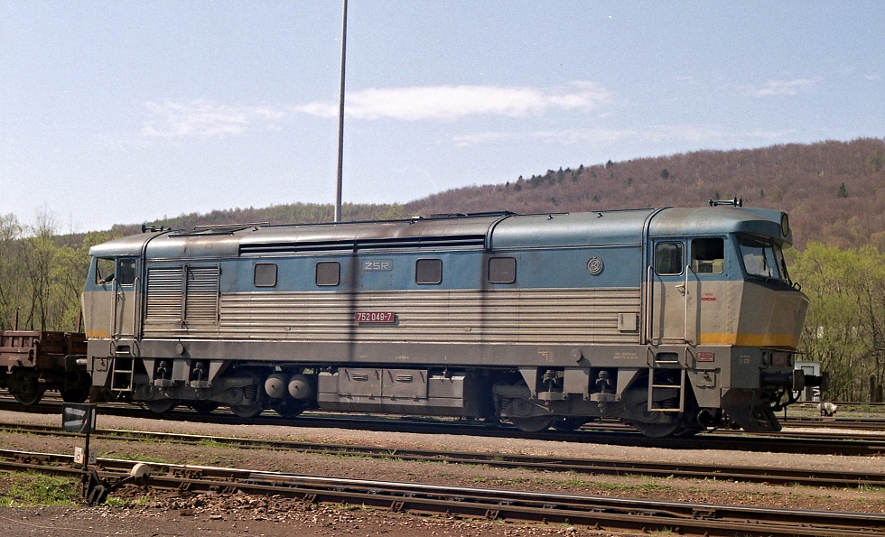 752 049-7