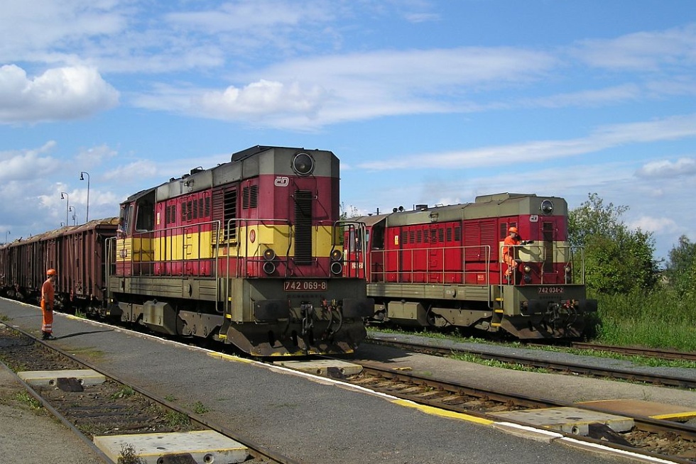 742 069-8