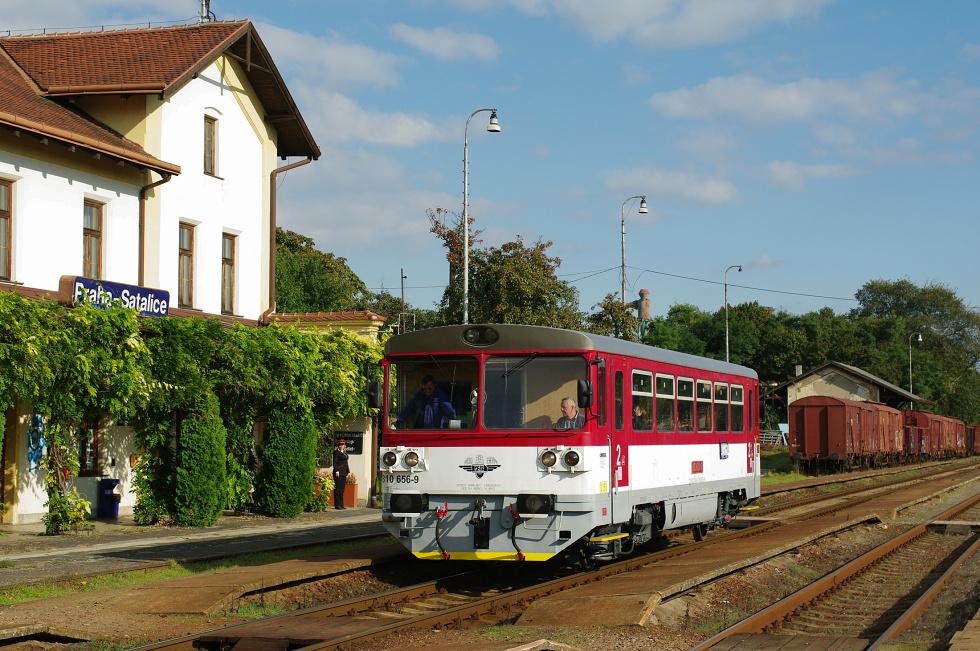 810 656-9