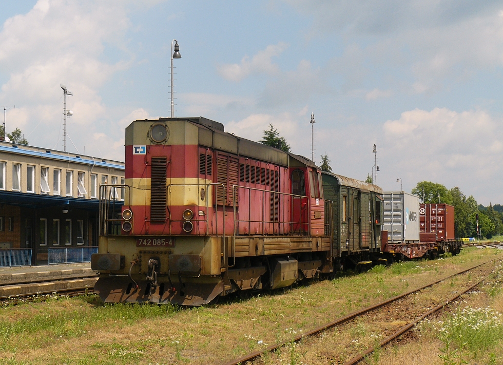 742 085-4