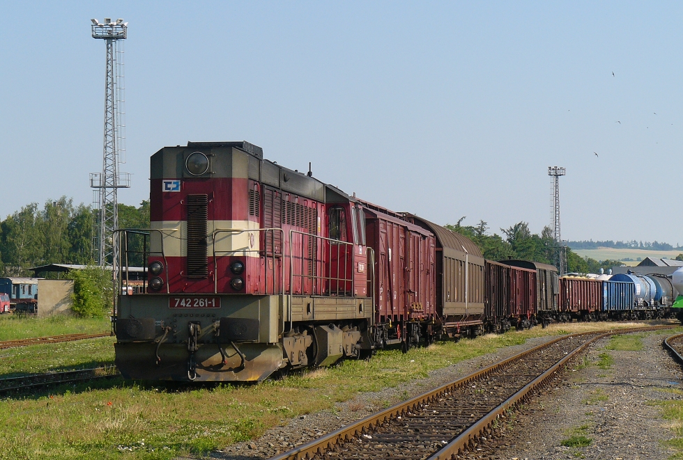 742 261-1
