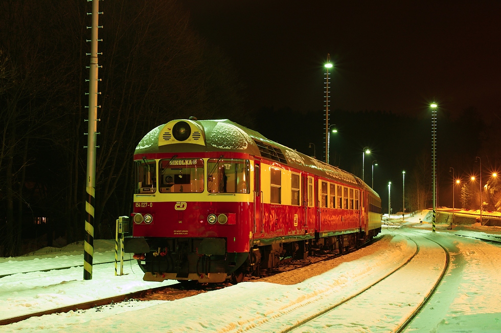 854 027-0