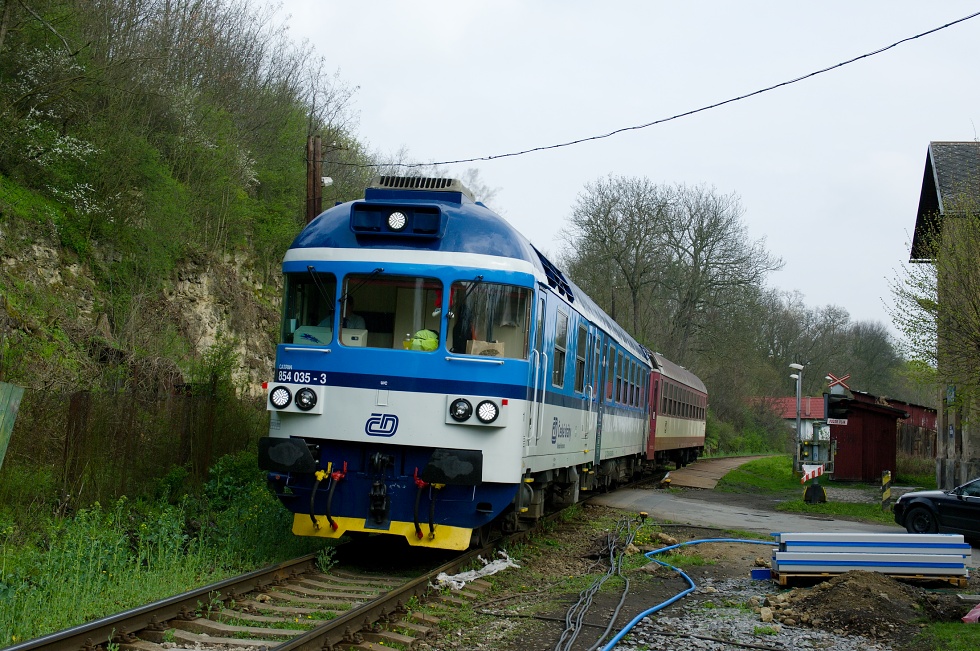 854 035-3