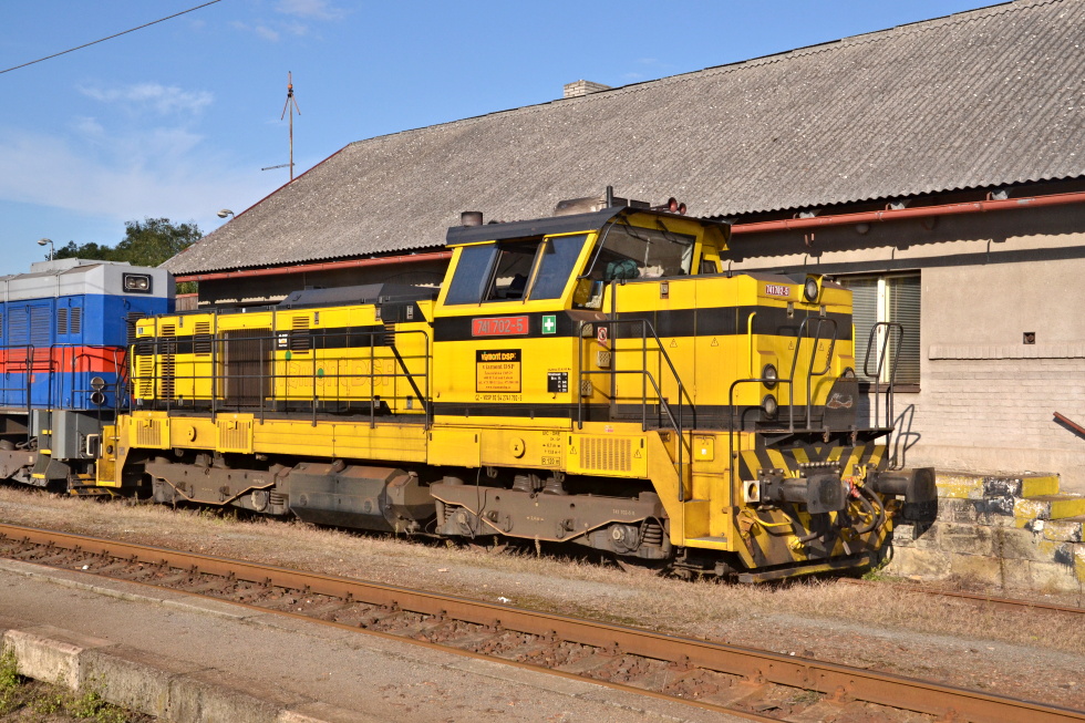 741 702-5