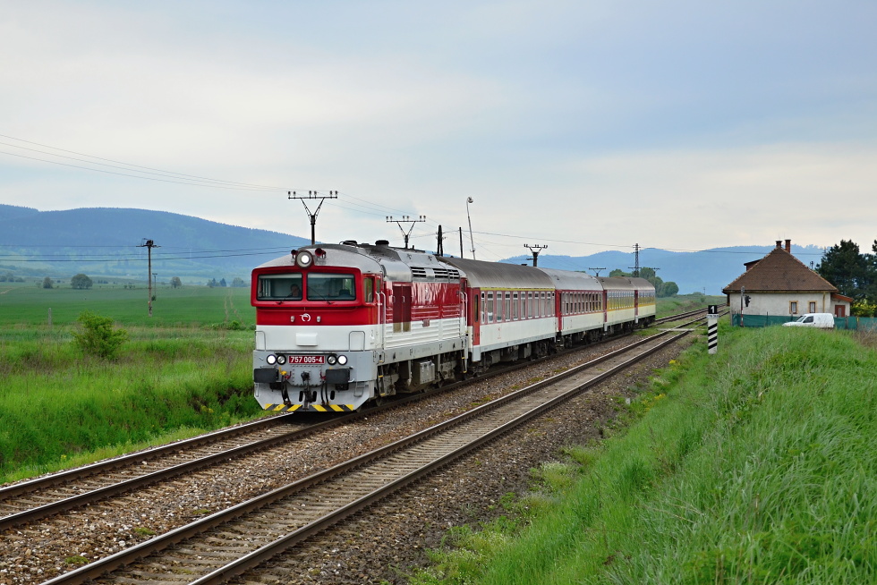 757 005-4
