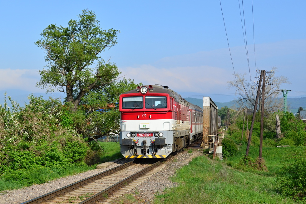 757 016-1