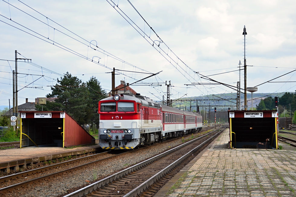 757 023-7