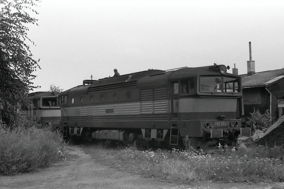 753 322-7