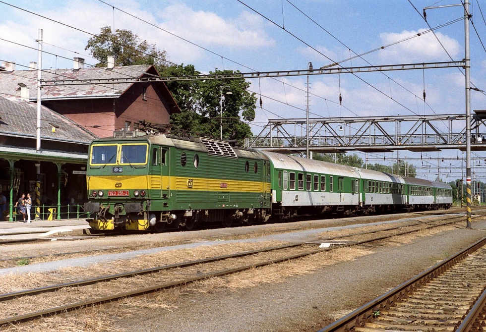 163 251-2