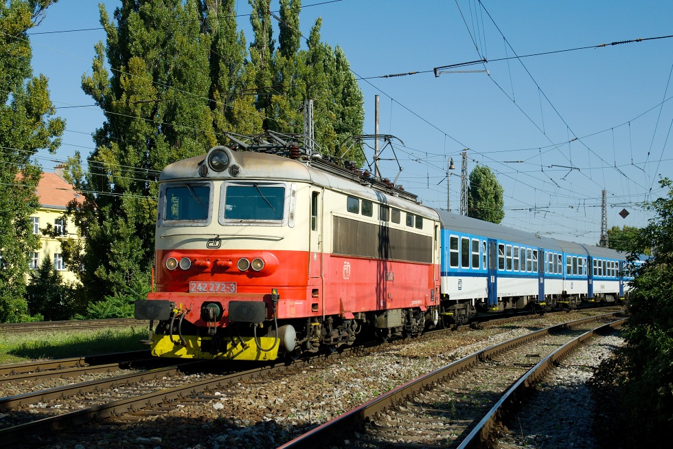 242 272-3