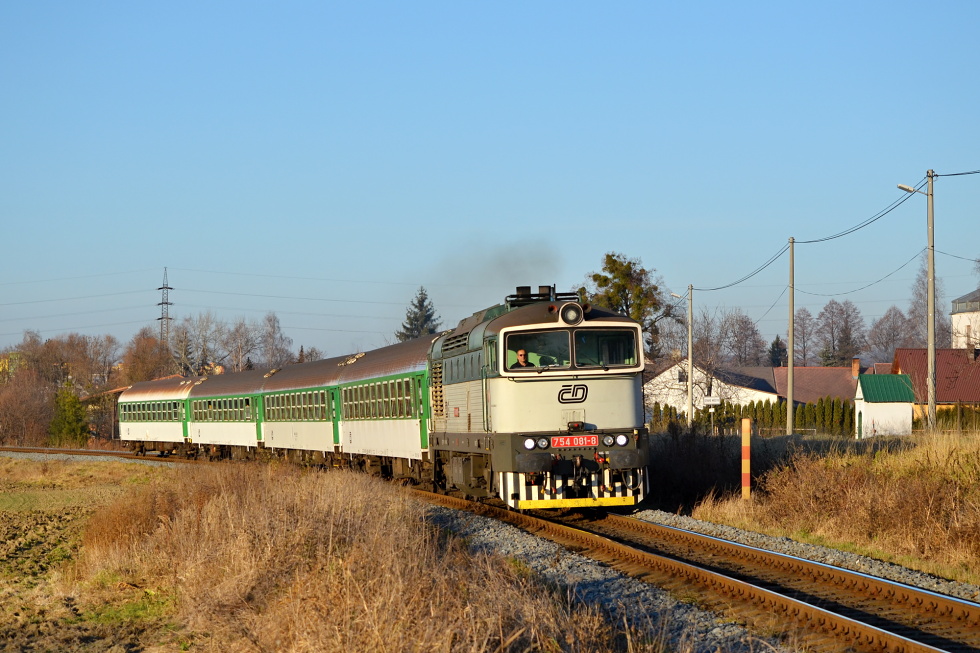 754 081-8