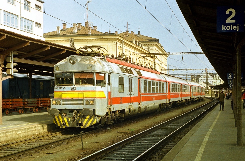 560 027-5