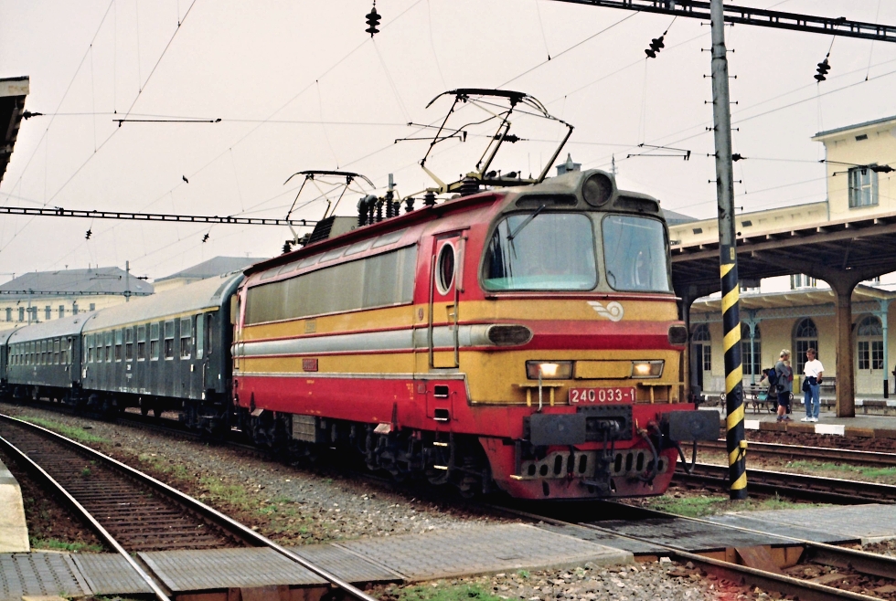 240 033-1