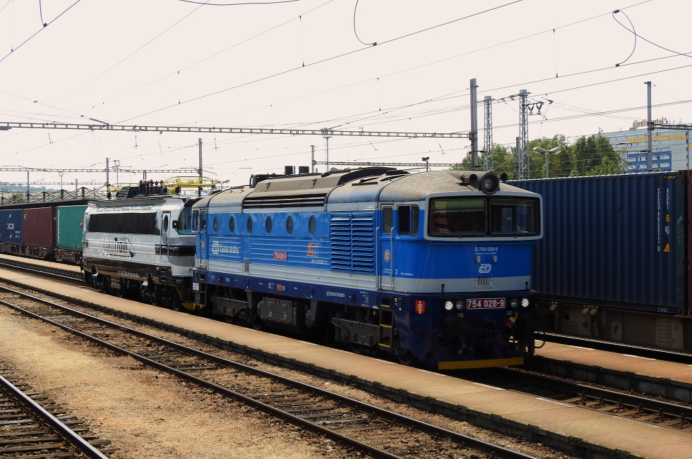 754 028-9