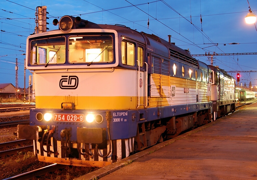 754 028-9