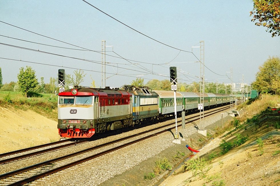 749 146-7