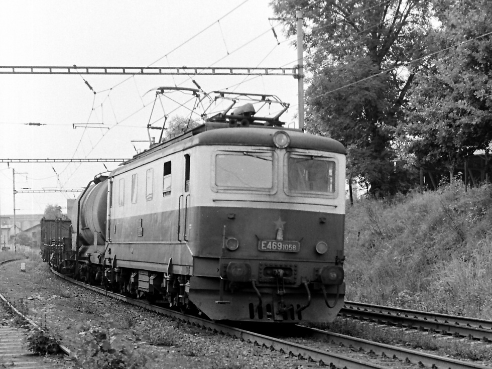 E469.1058