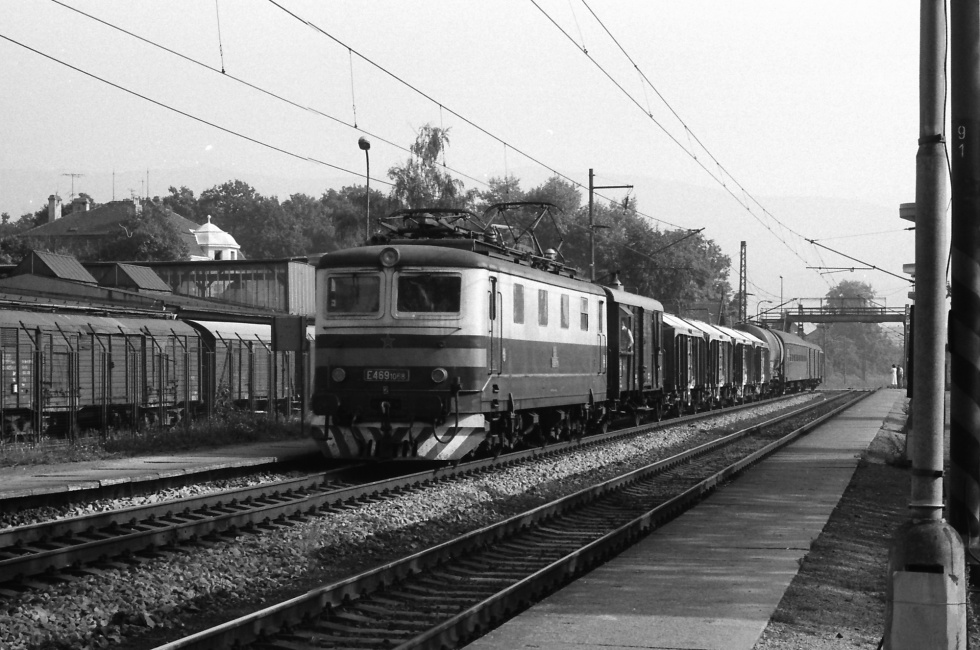 E469.1058