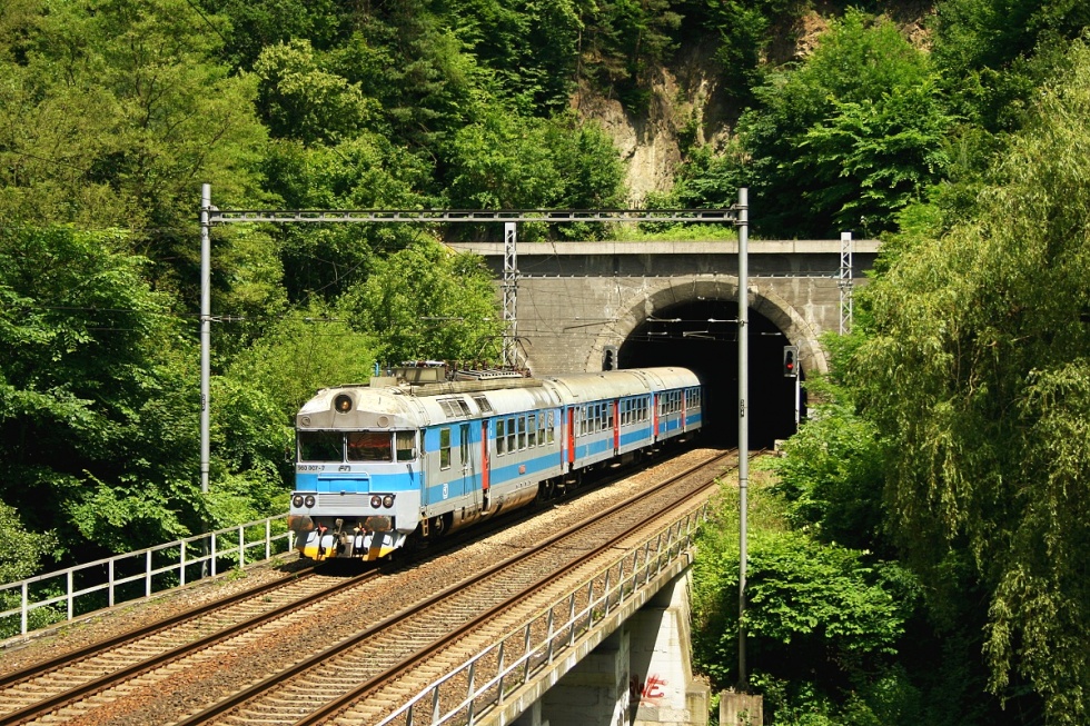560 007-7