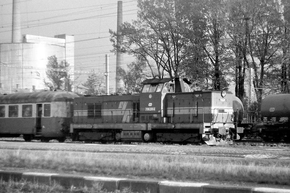 735 235-4