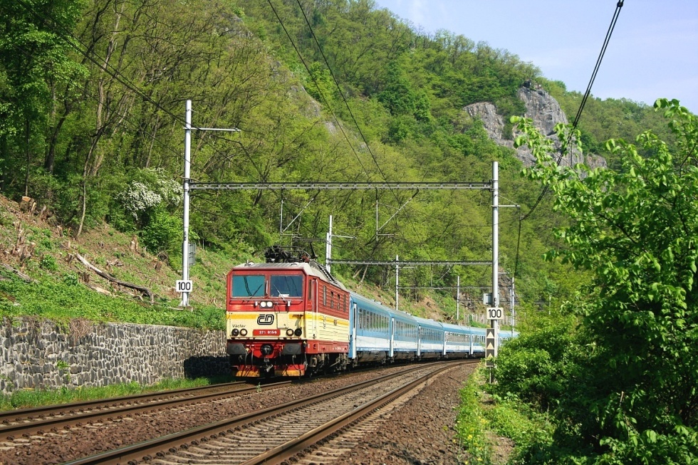 371 015-9