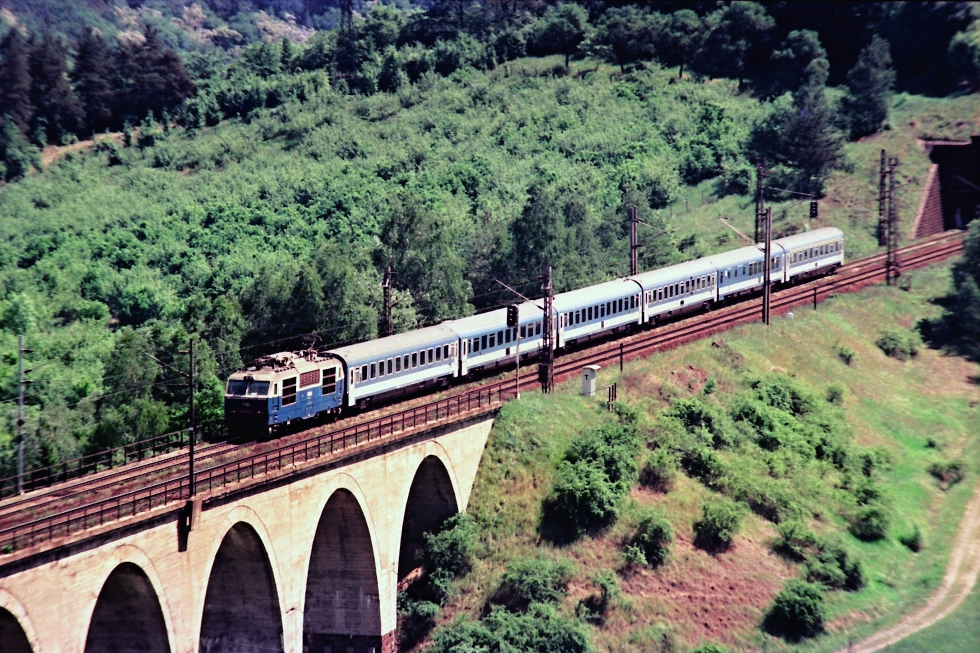 350 004-8