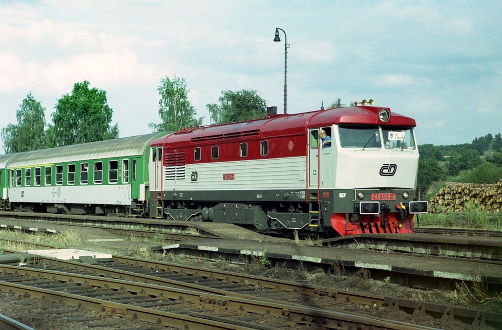 749 039-4