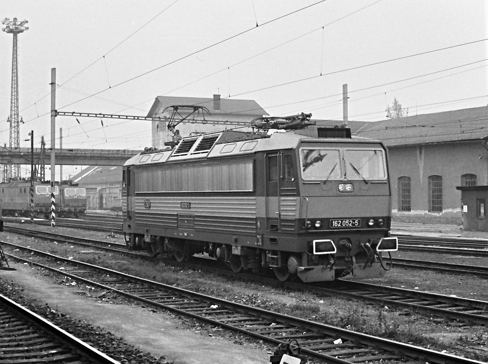 162 052-5