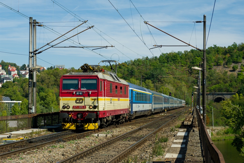 371 005-0