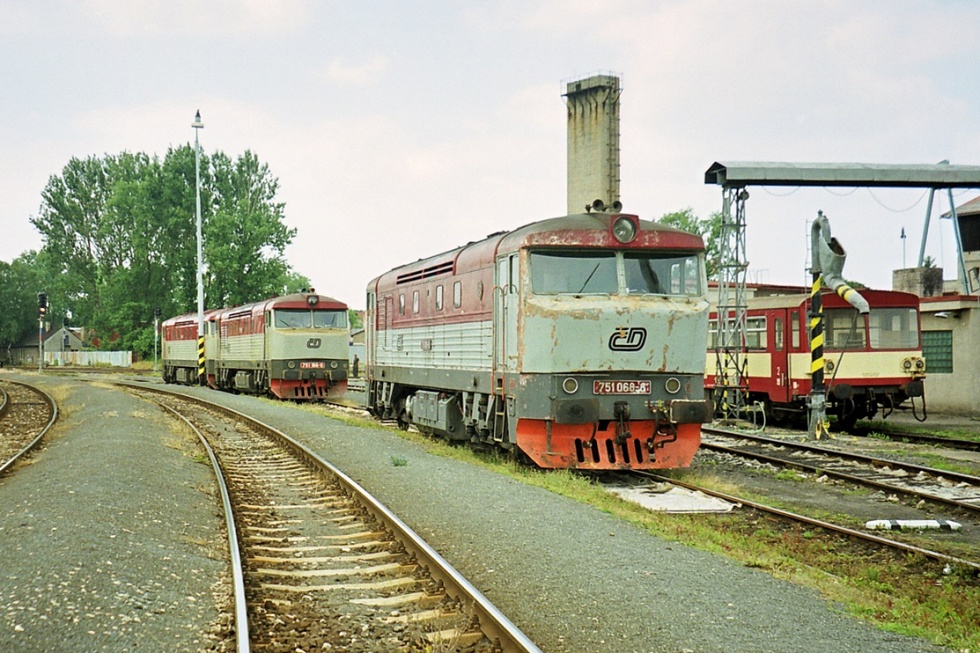 751 068-8