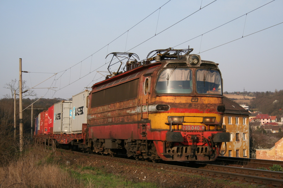 230 040-8