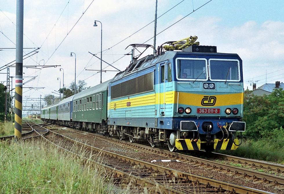 363 011-8