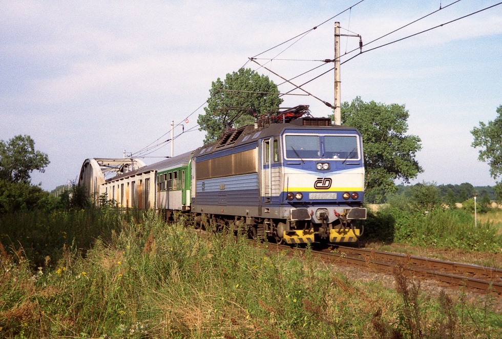 363 037-3
