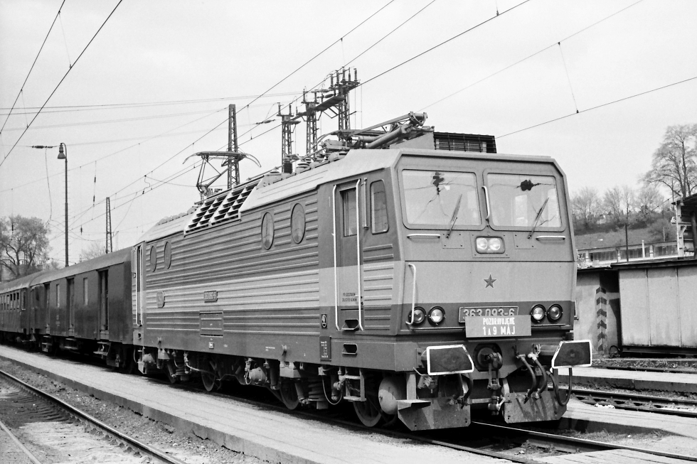 363 093-6