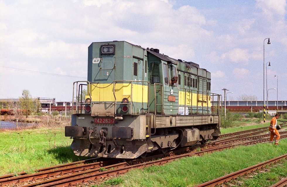 742 263-7